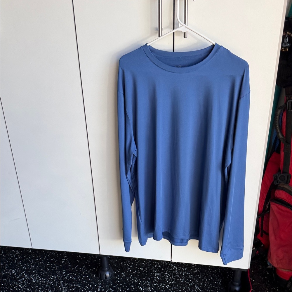 Vineyard Vines Men's Long Sleeve Tee in Blue